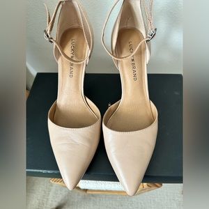 Lucky Brand - Cream pointed toe pump - size 8
